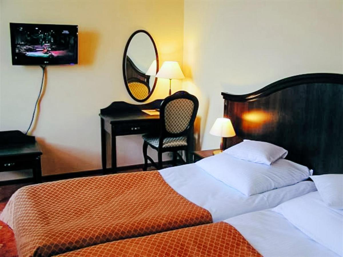 Hotel Zamek Krolewski W Rydzynie Rydzyna Dış mekan fotoğraf
