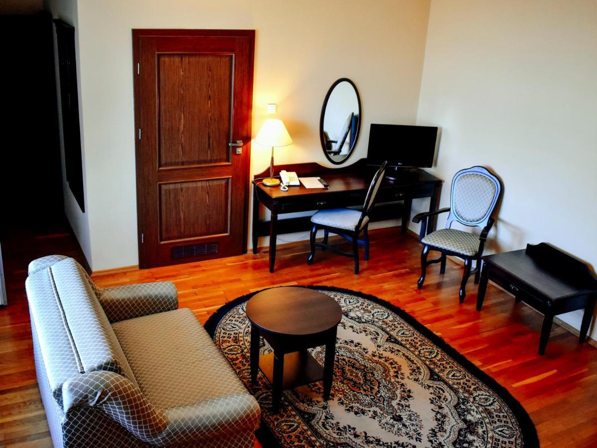 Hotel Zamek Krolewski W Rydzynie Rydzyna Dış mekan fotoğraf
