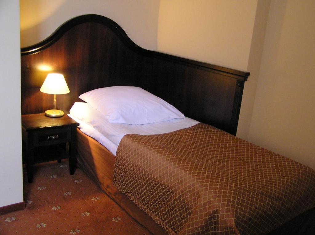 Hotel Zamek Krolewski W Rydzynie Rydzyna Oda fotoğraf